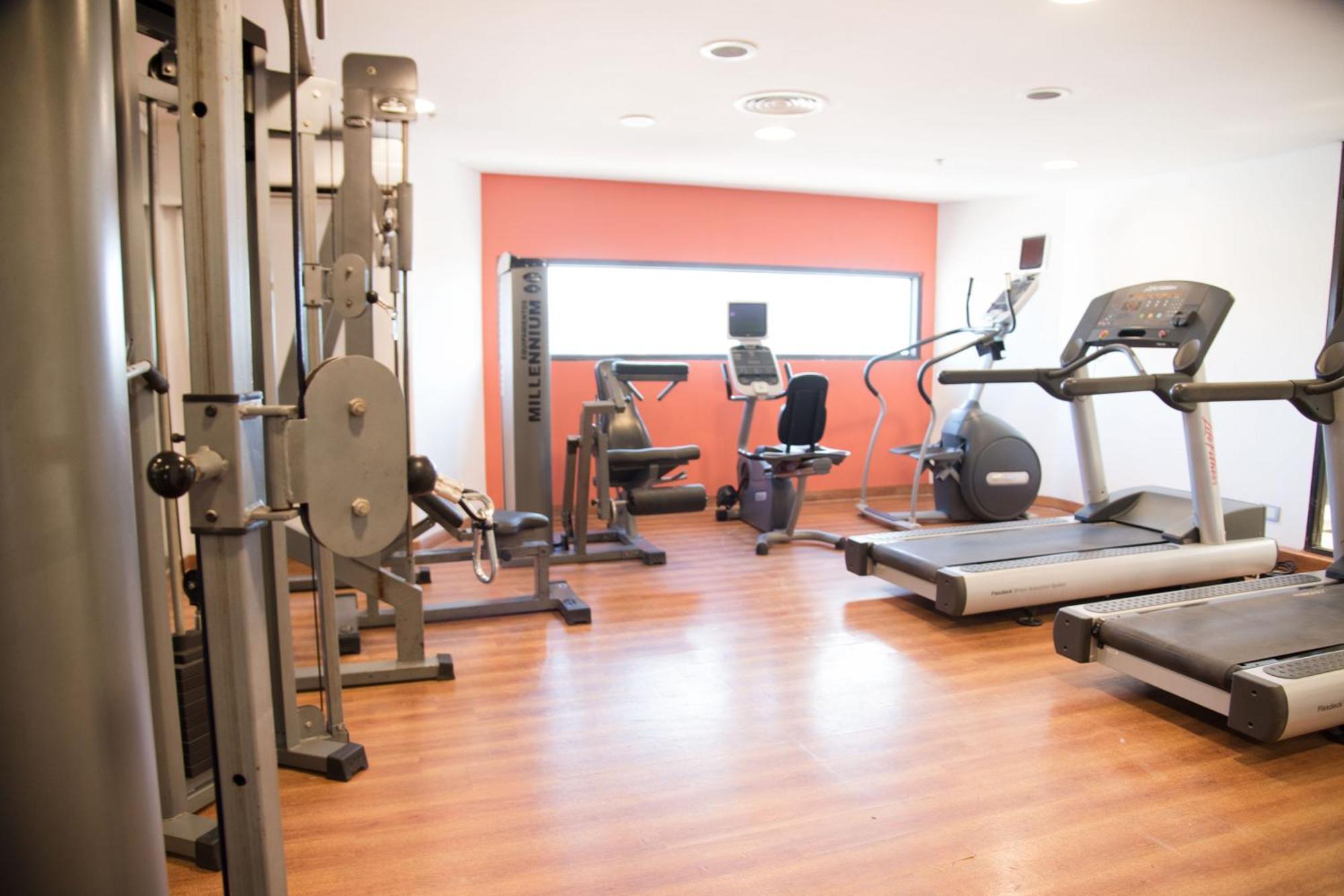 Libertador Hotel Buenos Aires Exterior foto A typical gym